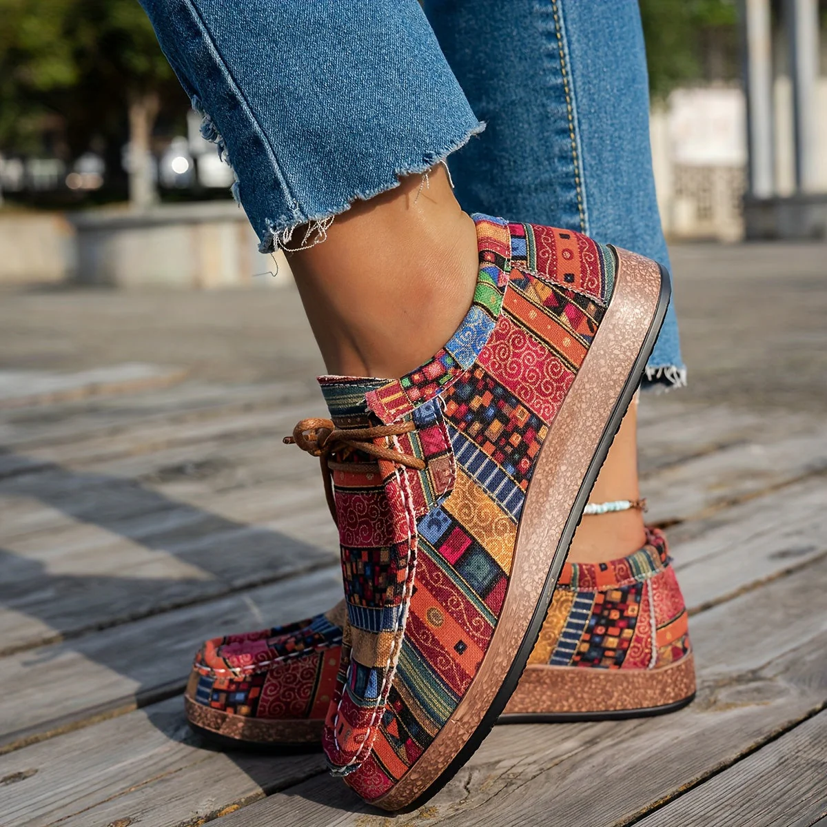 Baskets Comode con Patchwork Vivace – Calzature Eleganti per Tutti i Giorni