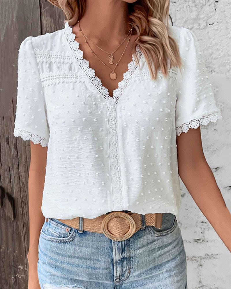 Blouse femme en dentelle a manches courtes - Chic et legere - Image 2