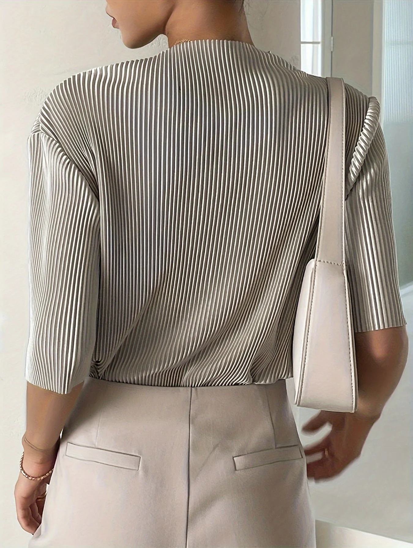 Blouse Plissée Blanche Élégante pour Femme – Chemise Chic et Confortable - Image 2