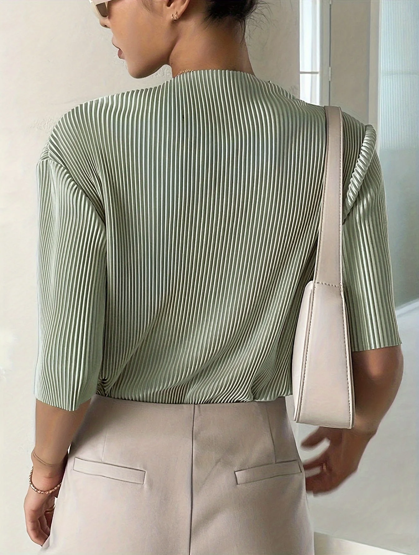 Blouse Plissée Blanche Élégante pour Femme – Chemise Chic et Confortable - Image 3