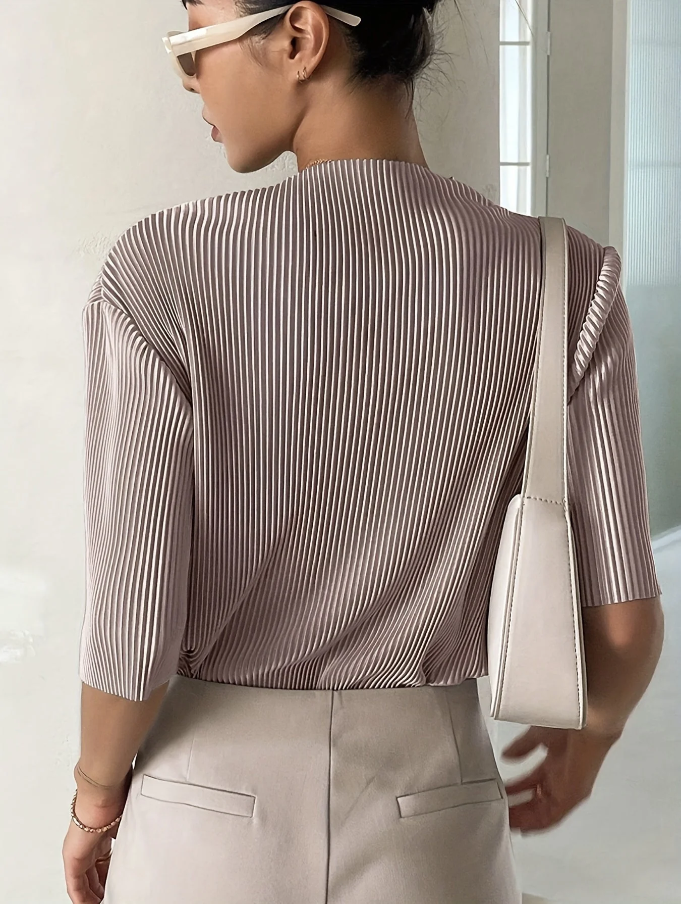 Blouse Plissée Blanche Élégante pour Femme – Chemise Chic et Confortable - Image 4