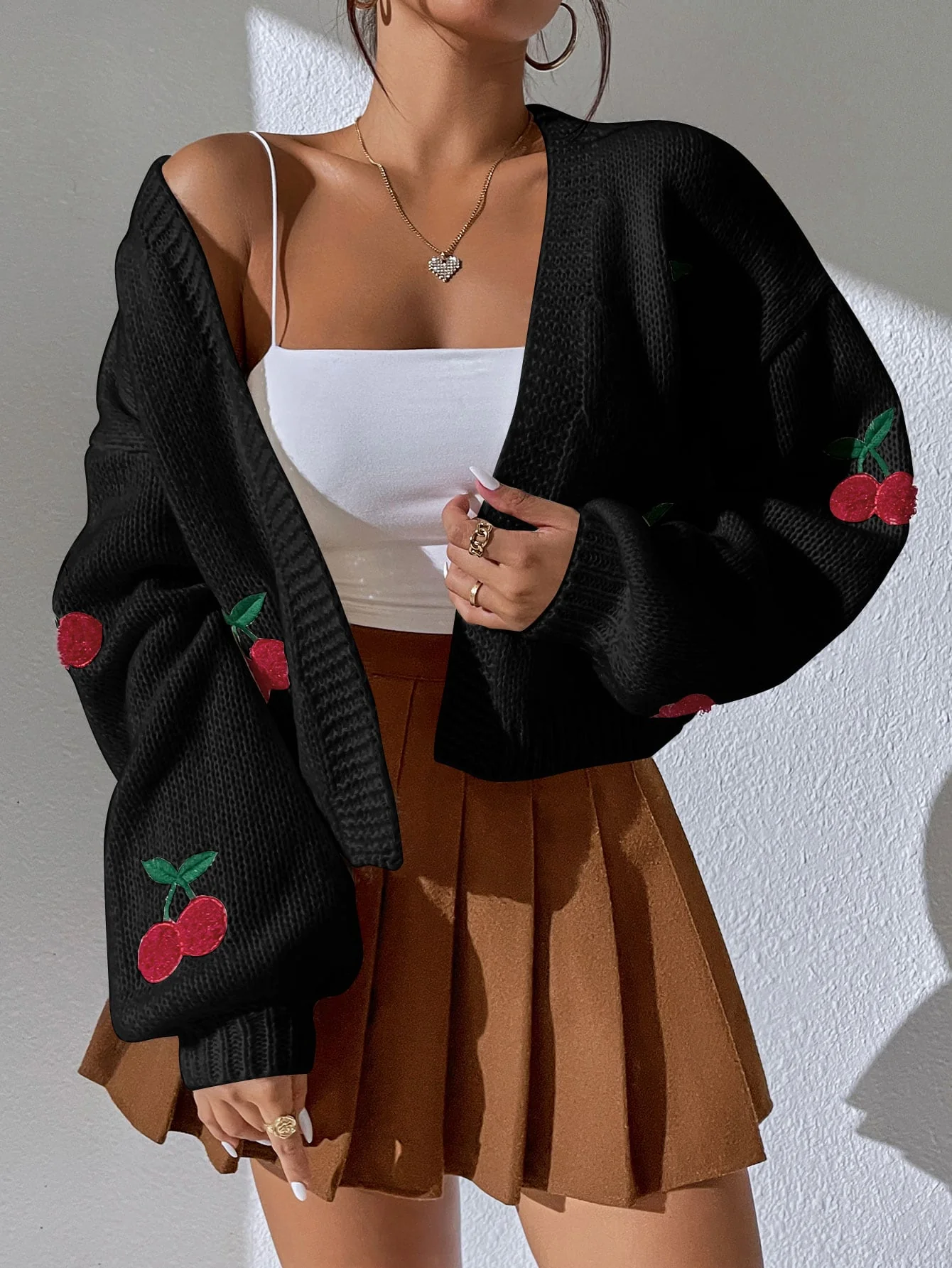 Cardigan Tricoté pour Femme Broderie Cerise – Manches Longues Décontracté - Image 2