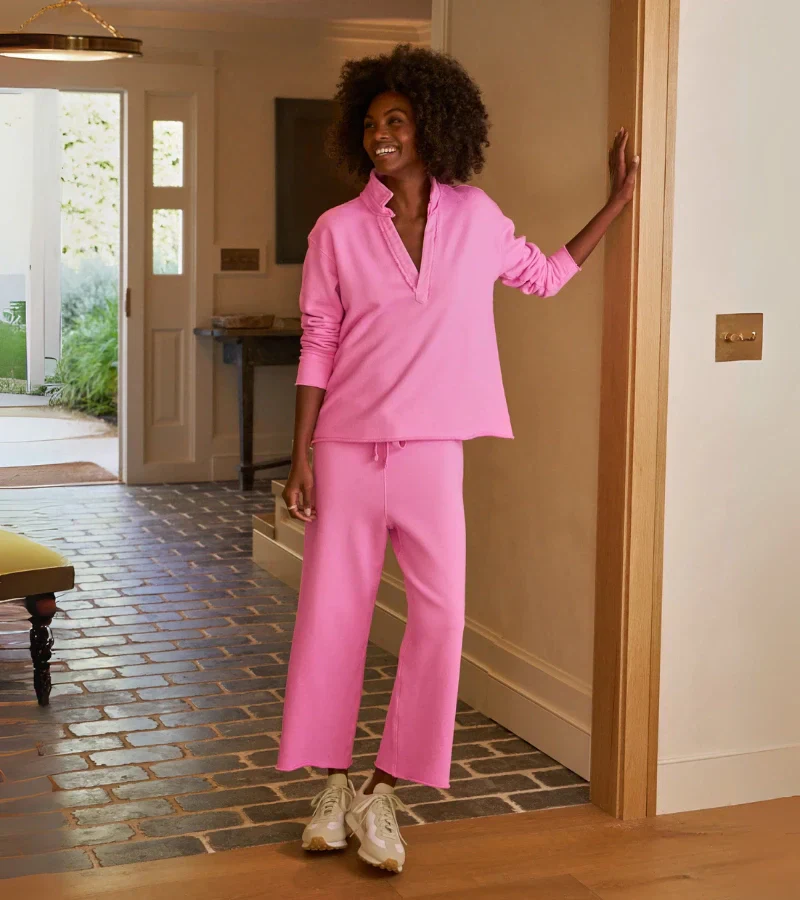 Ensemble Femme à Coupe Décontractée – Haut Col V et Pantalon Droit Décontracté - Image 4