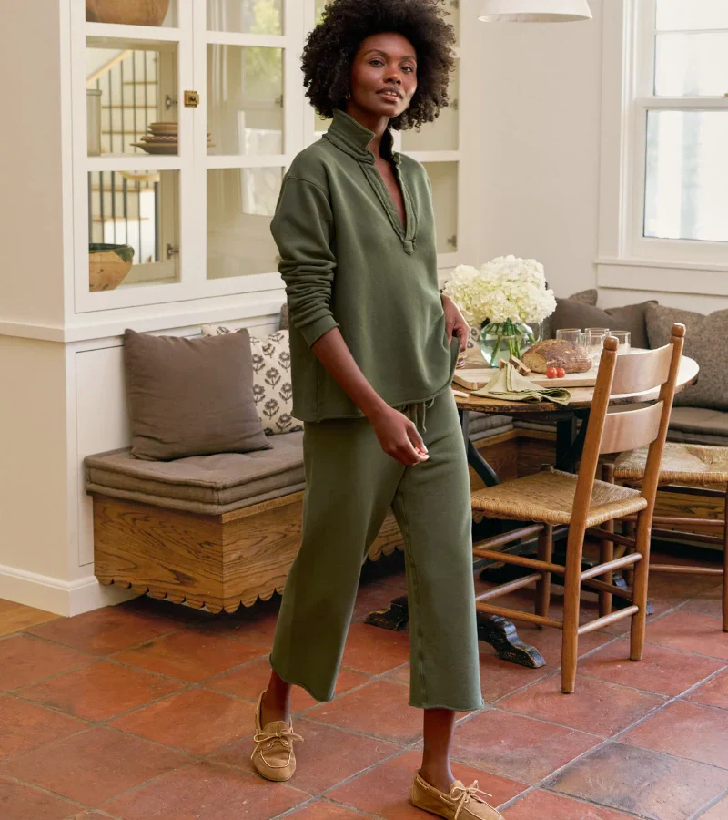 Ensemble Femme à Coupe Décontractée – Haut Col V et Pantalon Droit Décontracté - Image 7