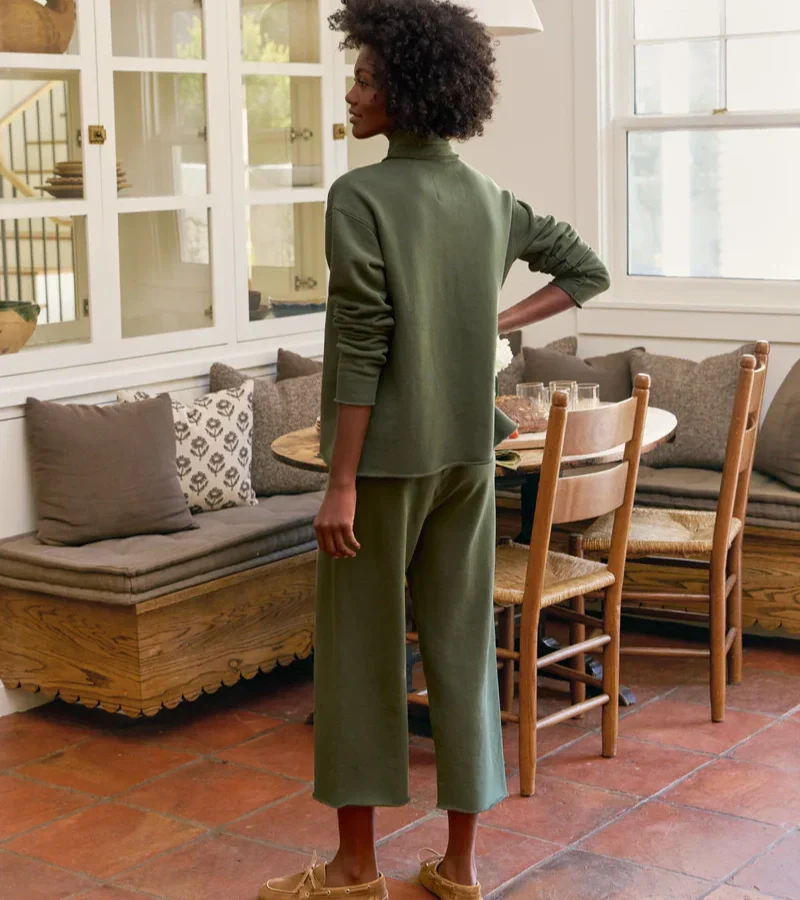 Ensemble Femme à Coupe Décontractée – Haut Col V et Pantalon Droit Décontracté - Image 8