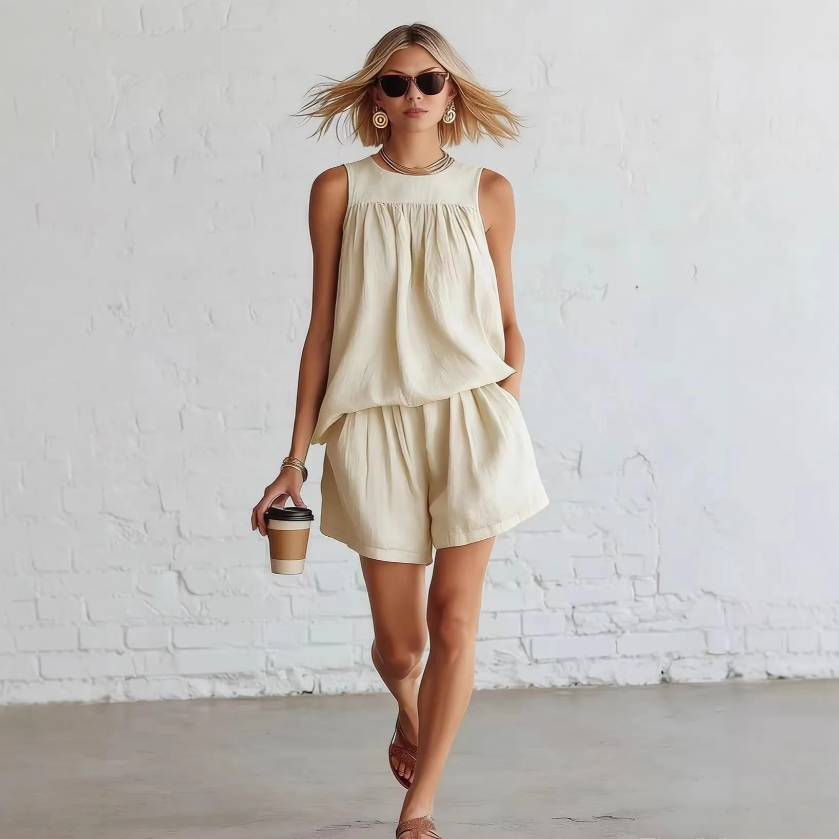 Ensemble femme retro top plisse sans manches et short large - Elegant et estival - Image 2
