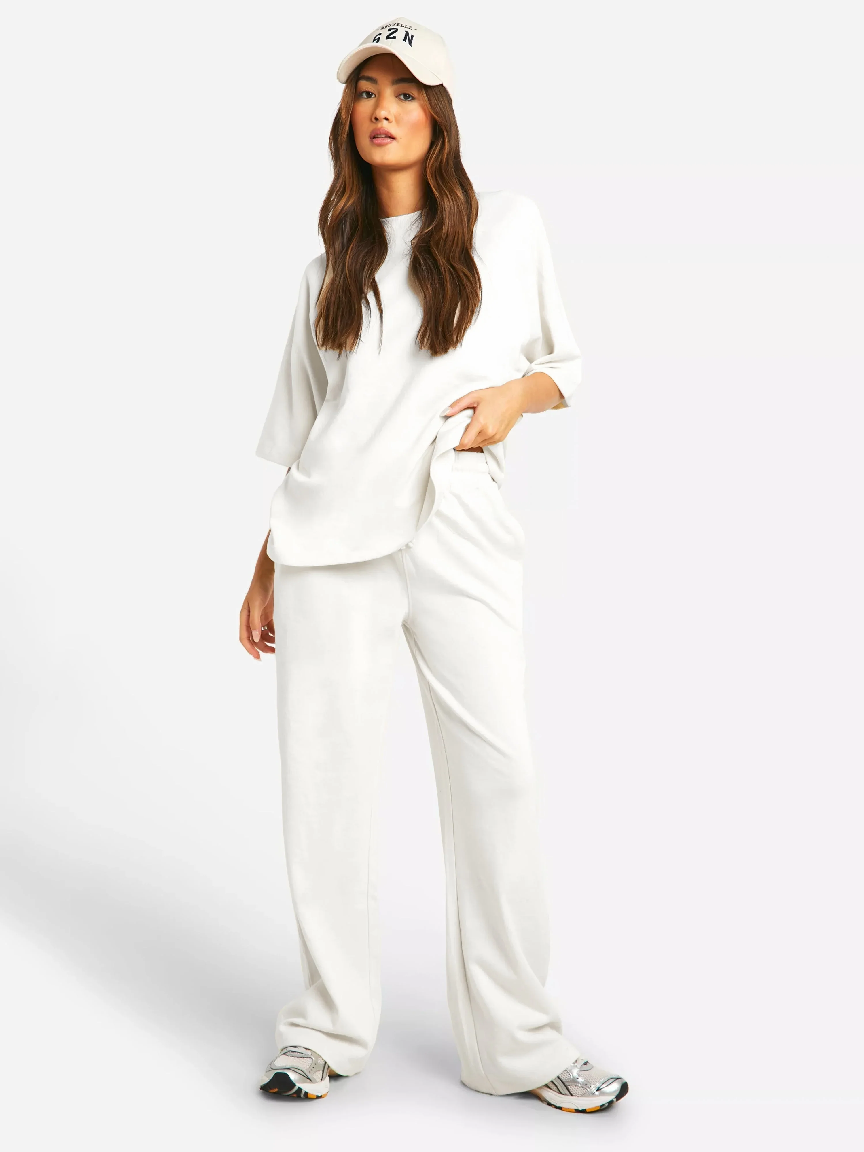 Ensemble T-Shirt Col Haut et Jogging Droit pour Femme – Coupe Oversize Décontractée d’Été
