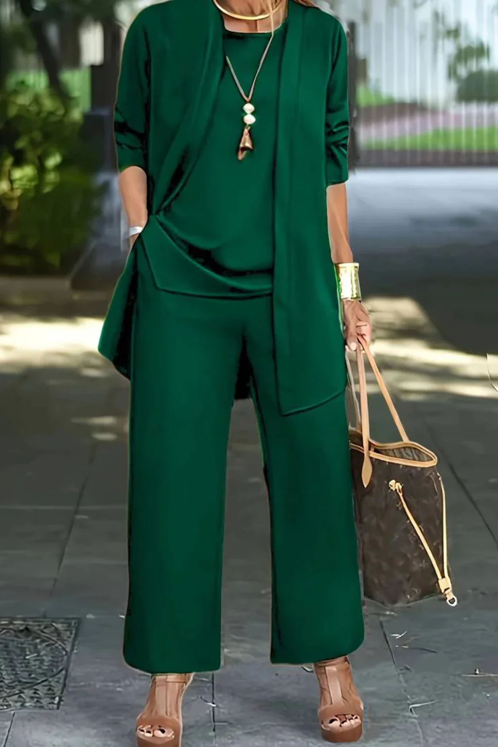 Ensemble trois pièces élégant pour femme – Style chic et sophistiqué pour les soirées d'affaires - Image 19
