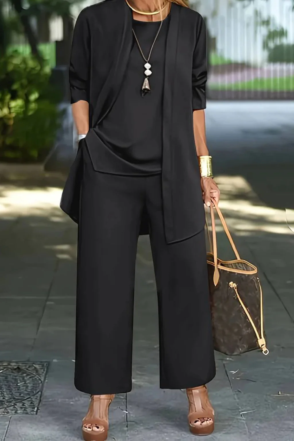 Ensemble trois pièces élégant pour femme – Style chic et sophistiqué pour les soirées d'affaires - Image 4