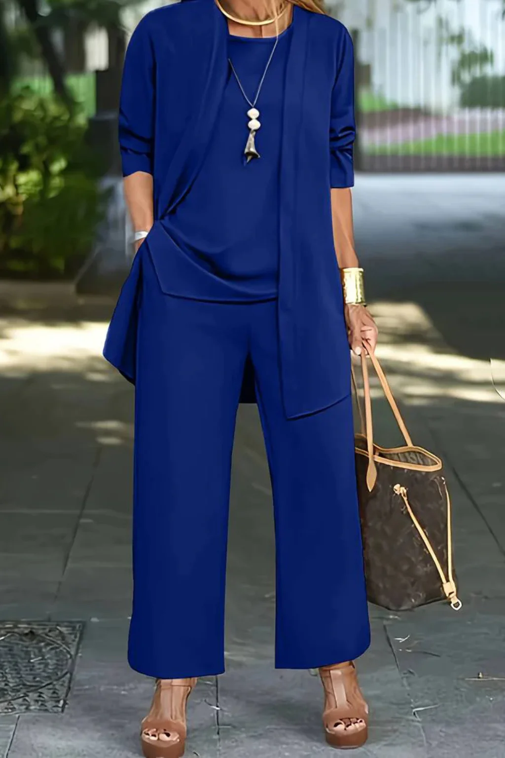 Ensemble trois pièces élégant pour femme – Style chic et sophistiqué pour les soirées d'affaires - Image 8