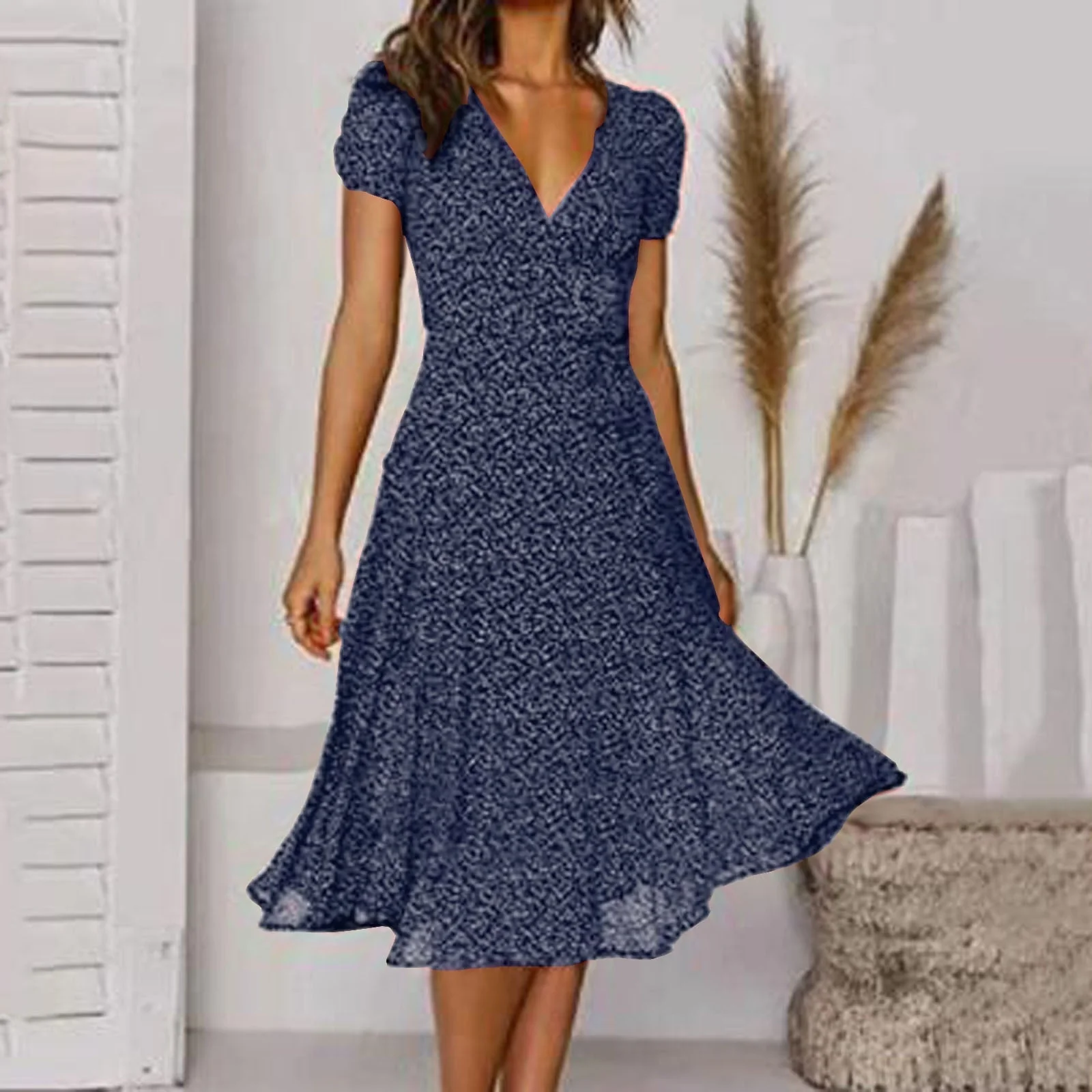 Femmes Évasée Élégante à Encolure en V Midi Robe – Flatteuse, Légère - Image 3