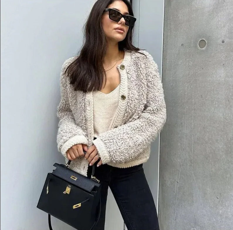Gilet Douillet en Teddy pour Femme – Veste Courte Boutonnée Chaude - Image 3