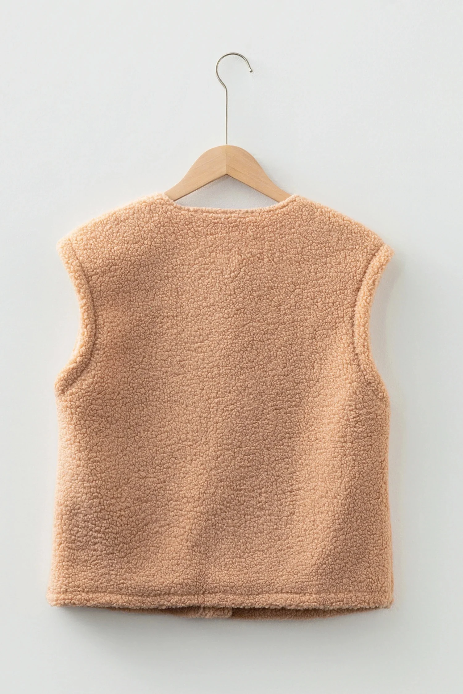 Gilet teddy beige premium pour femme – Gilet confortable à boutons - Image 2