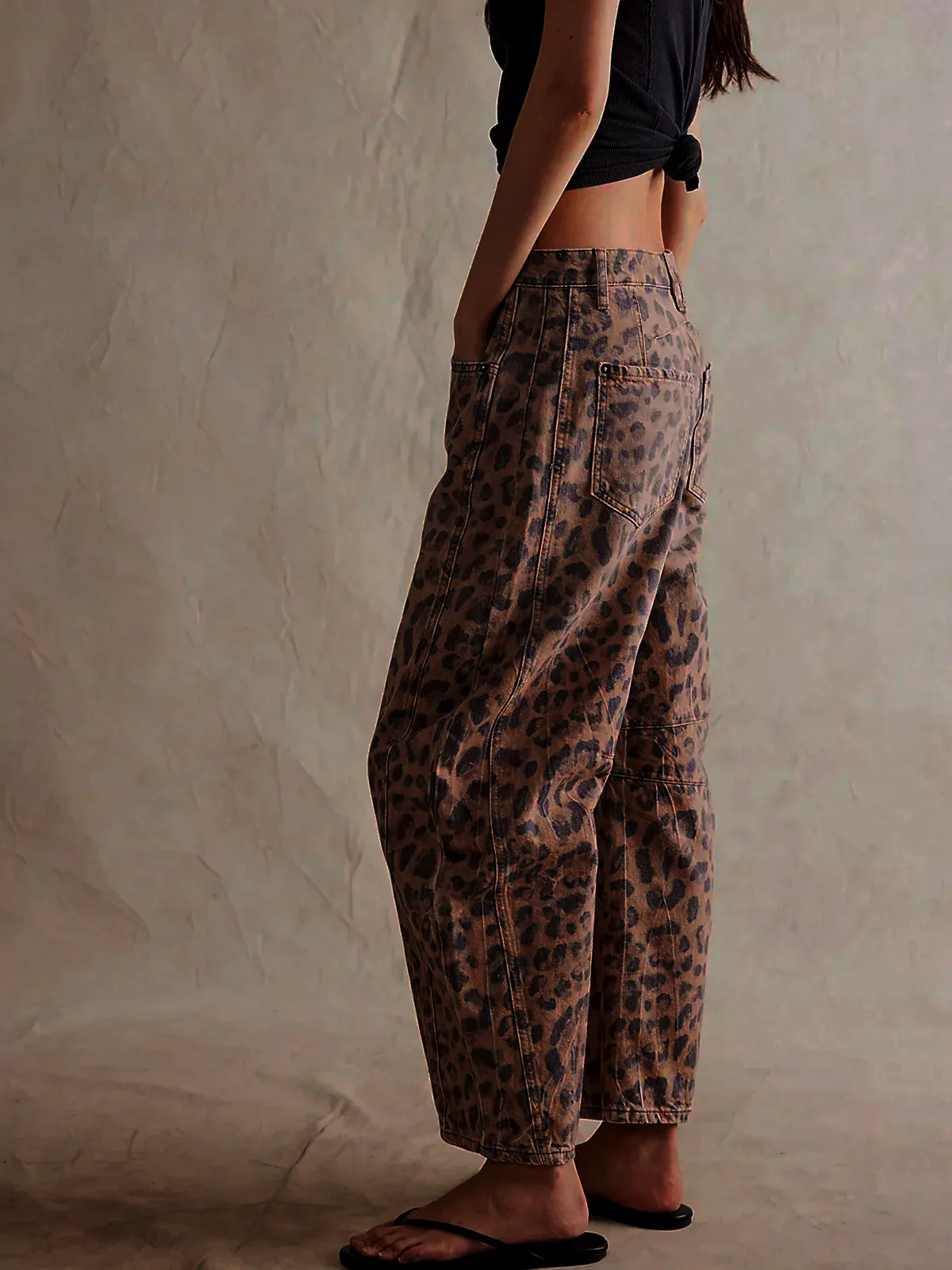 Jean Taille Haute Tendance pour Femme – Pantalon en Denim Large et Unique - Image 2