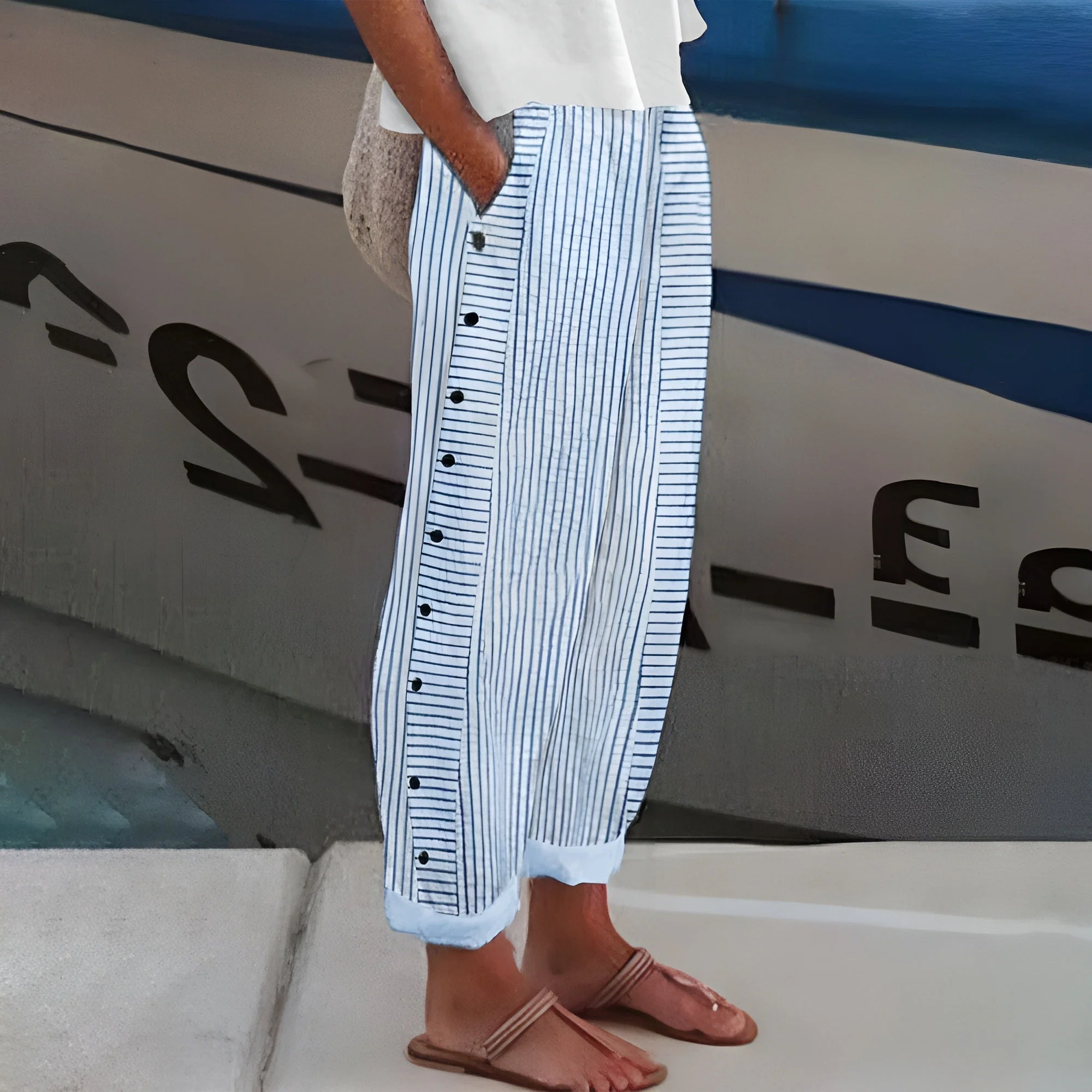 Pantalon femme a rayures avec boutons contrastes - Chic et fluide - Image 10