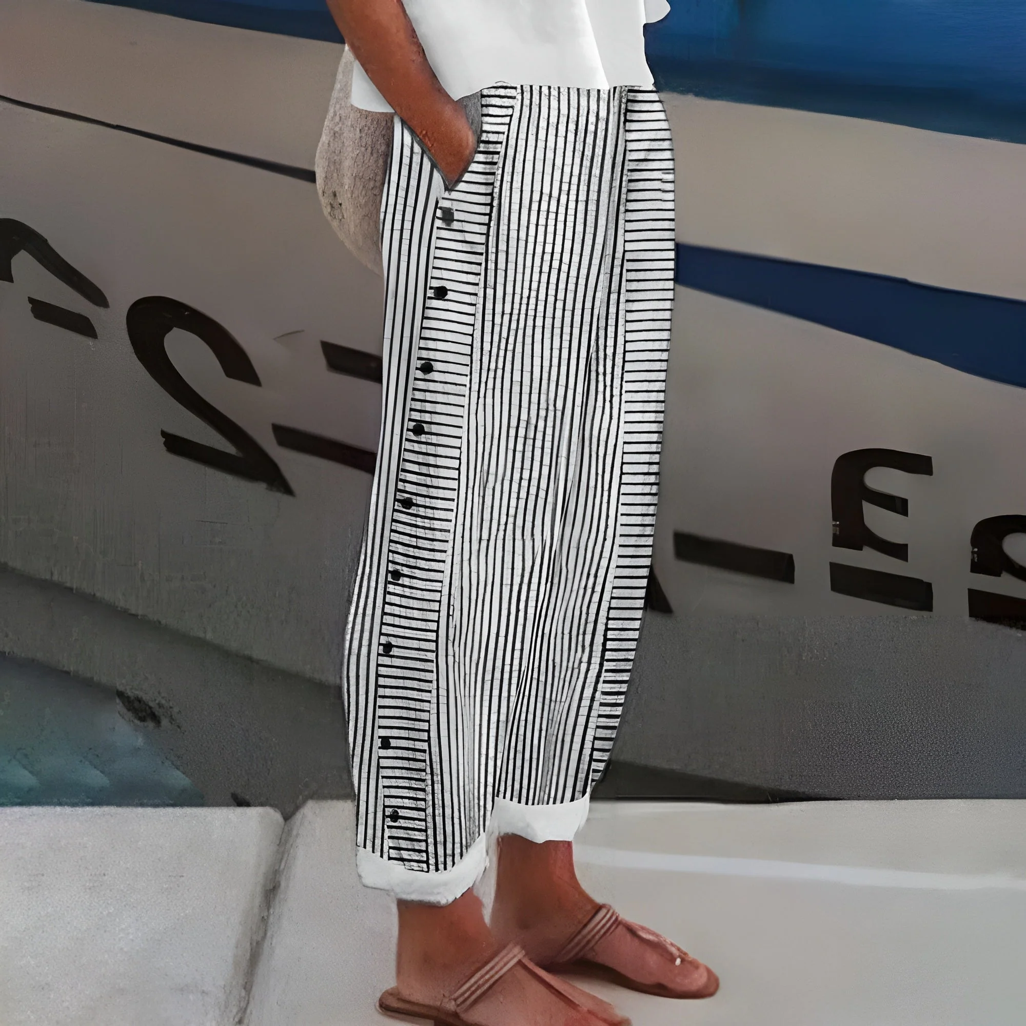 Pantalon femme a rayures avec boutons contrastes - Chic et fluide - Image 11