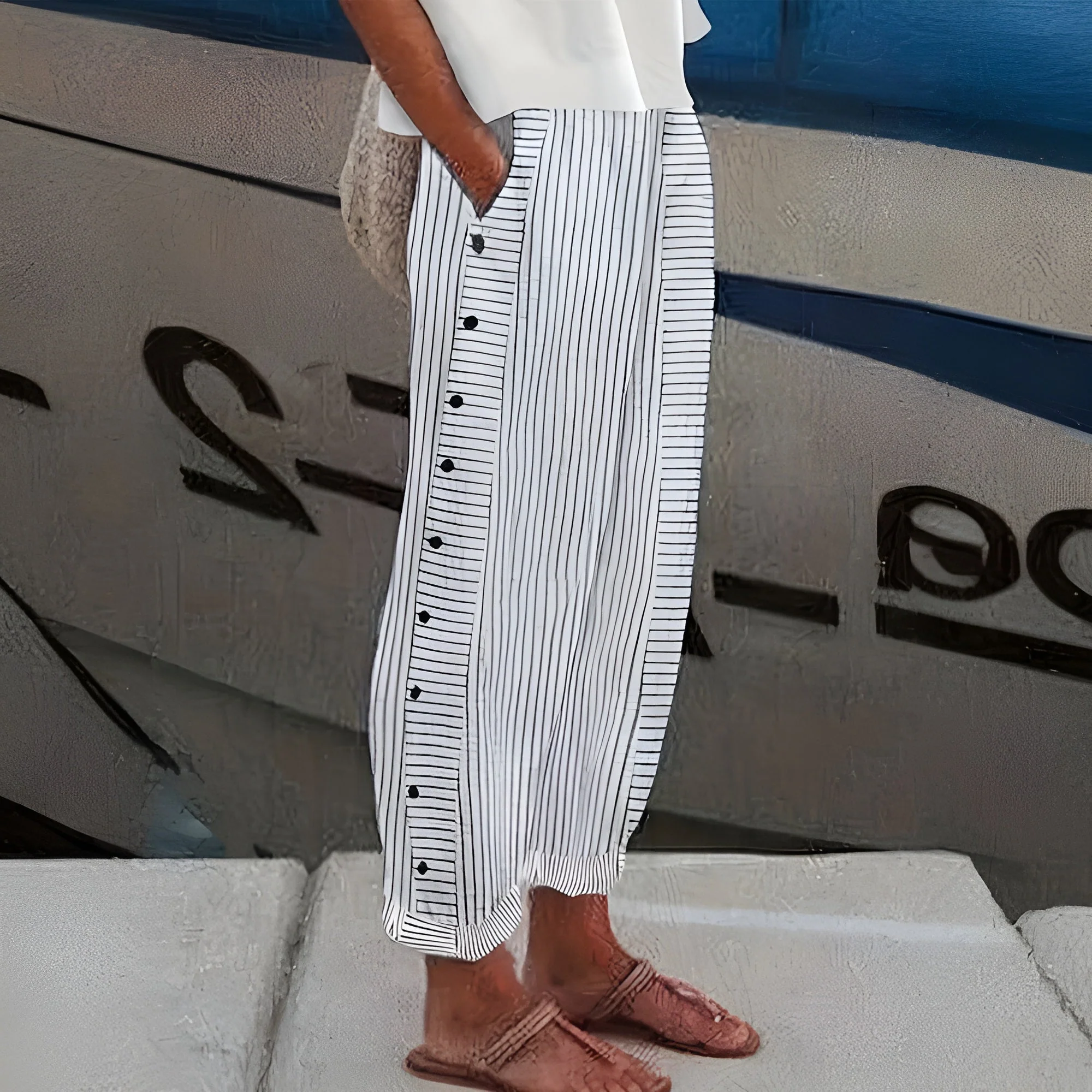 Pantalon femme a rayures avec boutons contrastes - Chic et fluide - Image 12