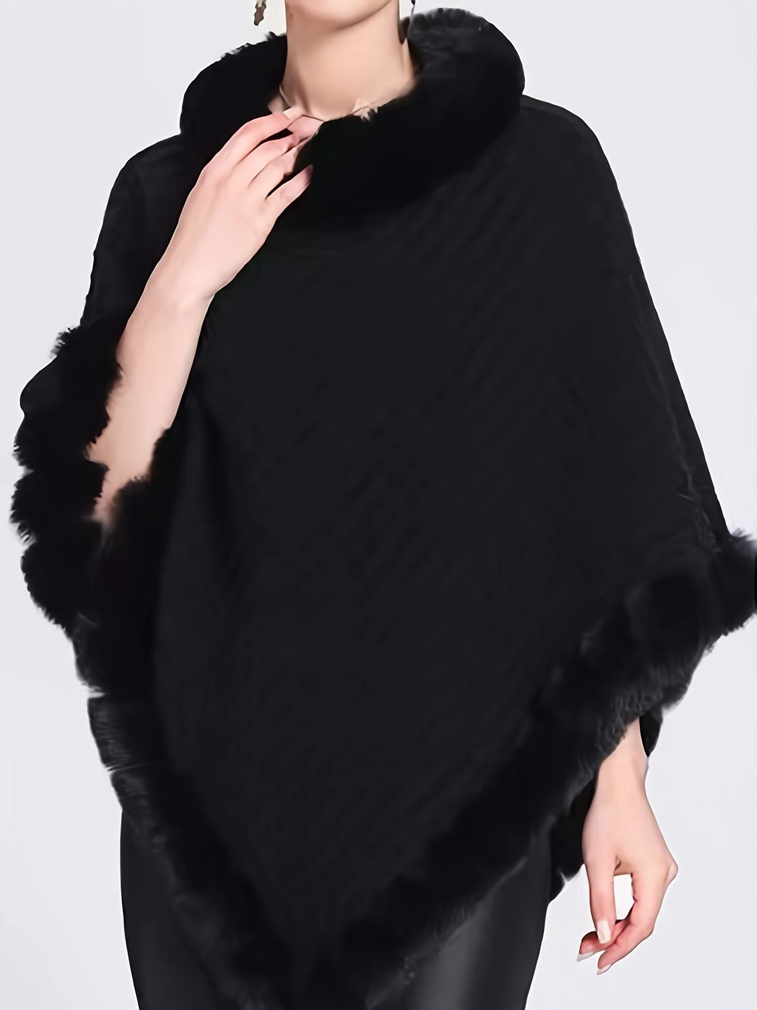 Poncho Tricoté Élégant Femme à Bordure en Fourrure – Cape Châle d’Hiver en Acrylique Doux - Image 5