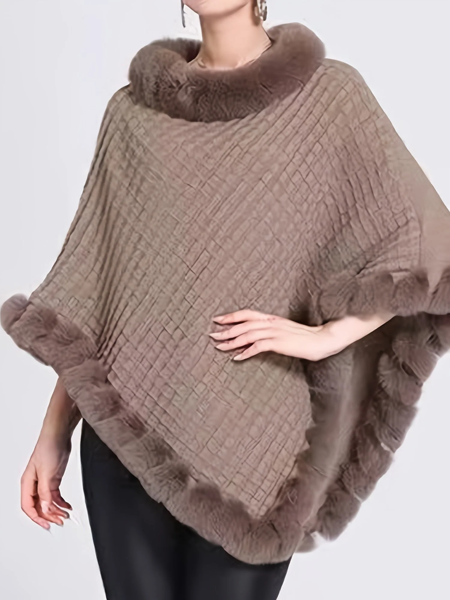 Poncho Tricoté Élégant Femme à Bordure en Fourrure – Cape Châle d’Hiver en Acrylique Doux - Image 6