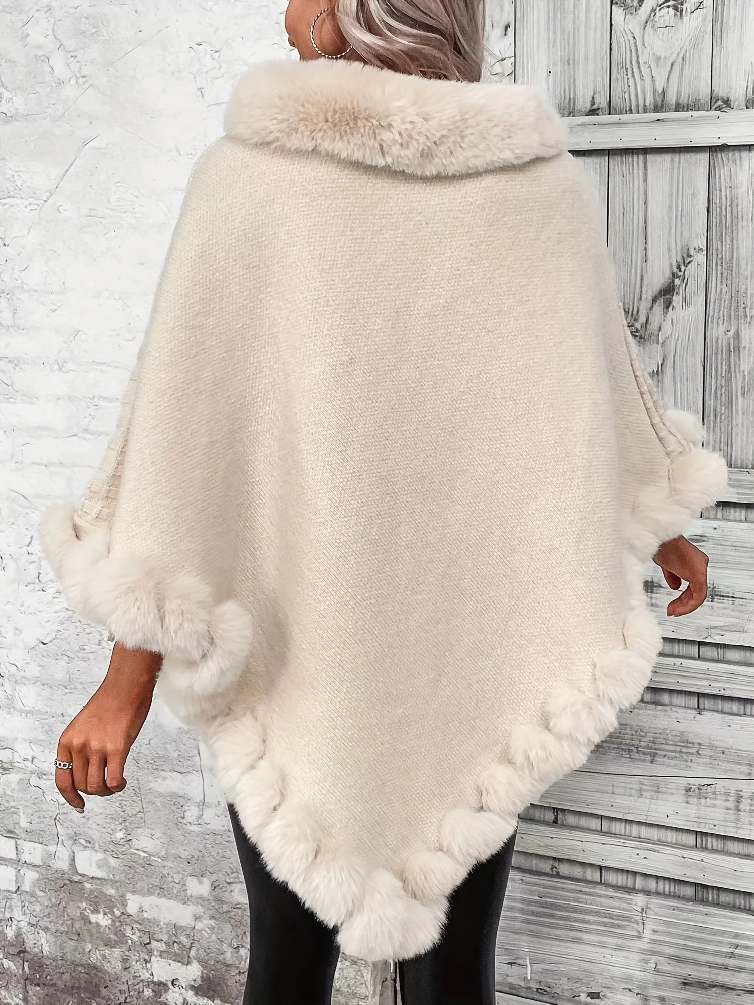 Poncho Tricoté Élégant Femme à Bordure en Fourrure – Cape Châle d’Hiver en Acrylique Doux - Image 7