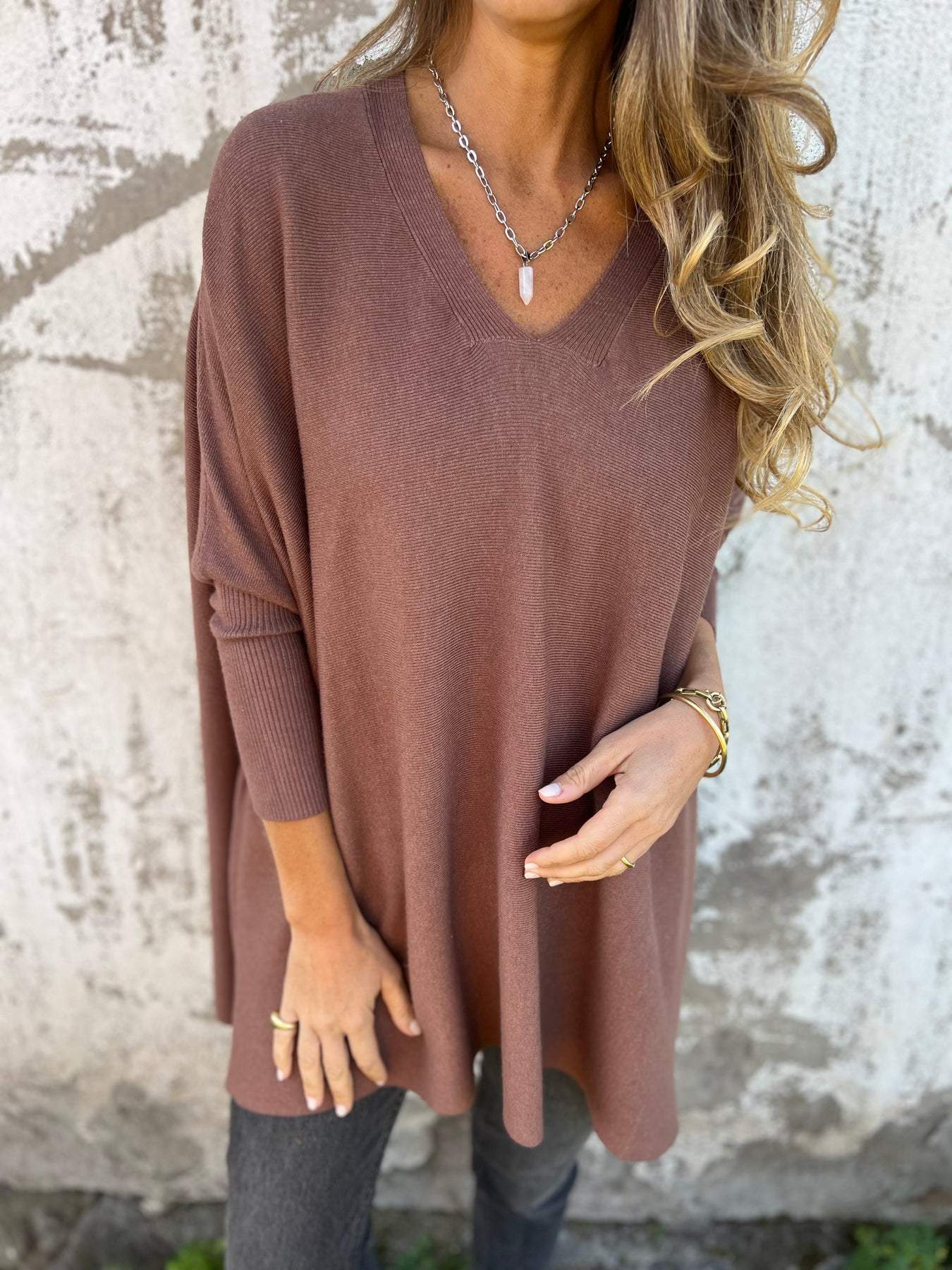 Pull Femme Oversize À Col V Tricoté en Noir - Image 2