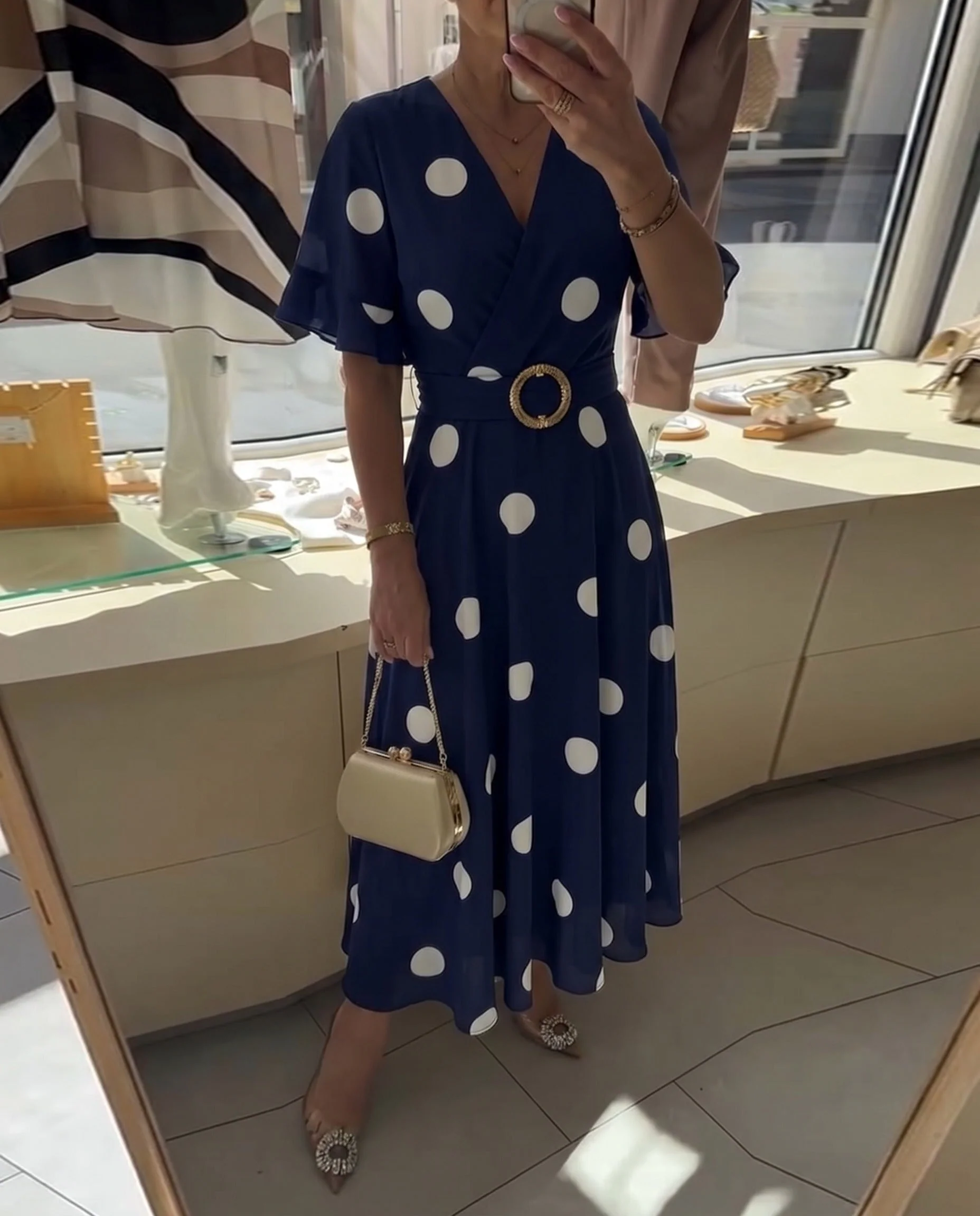 Robe ajustee femme a pois col V - Flatteuse et feminine - Image 12