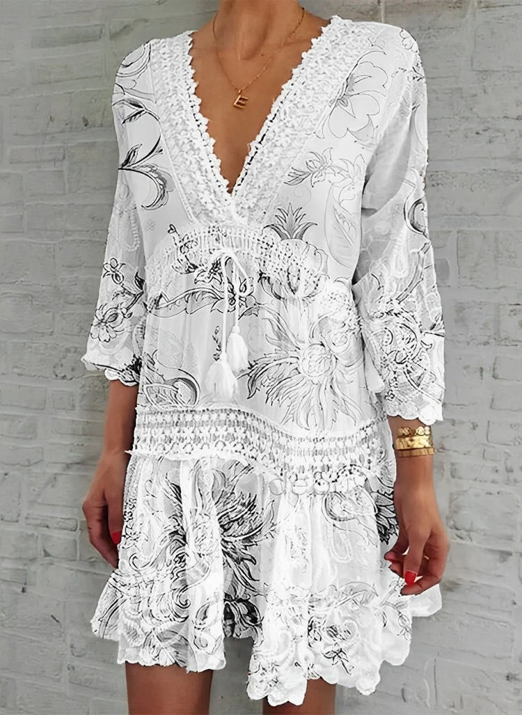 Robe courte à fleurs avec col en V – Élégance bohème et féminine - Image 3