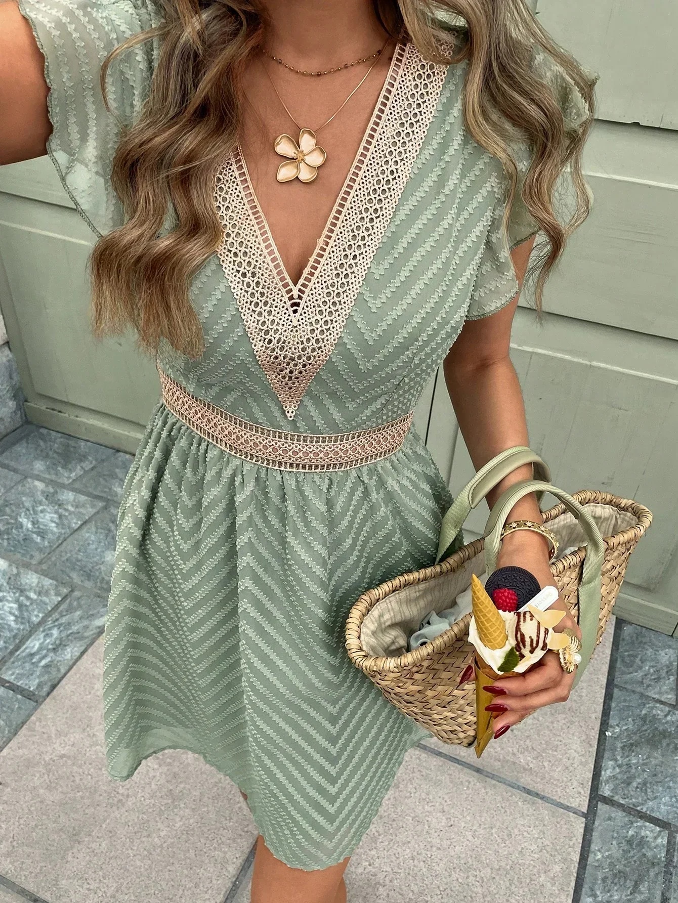 Robe d’été courte avec détails en crochet pour femmes - Image 5