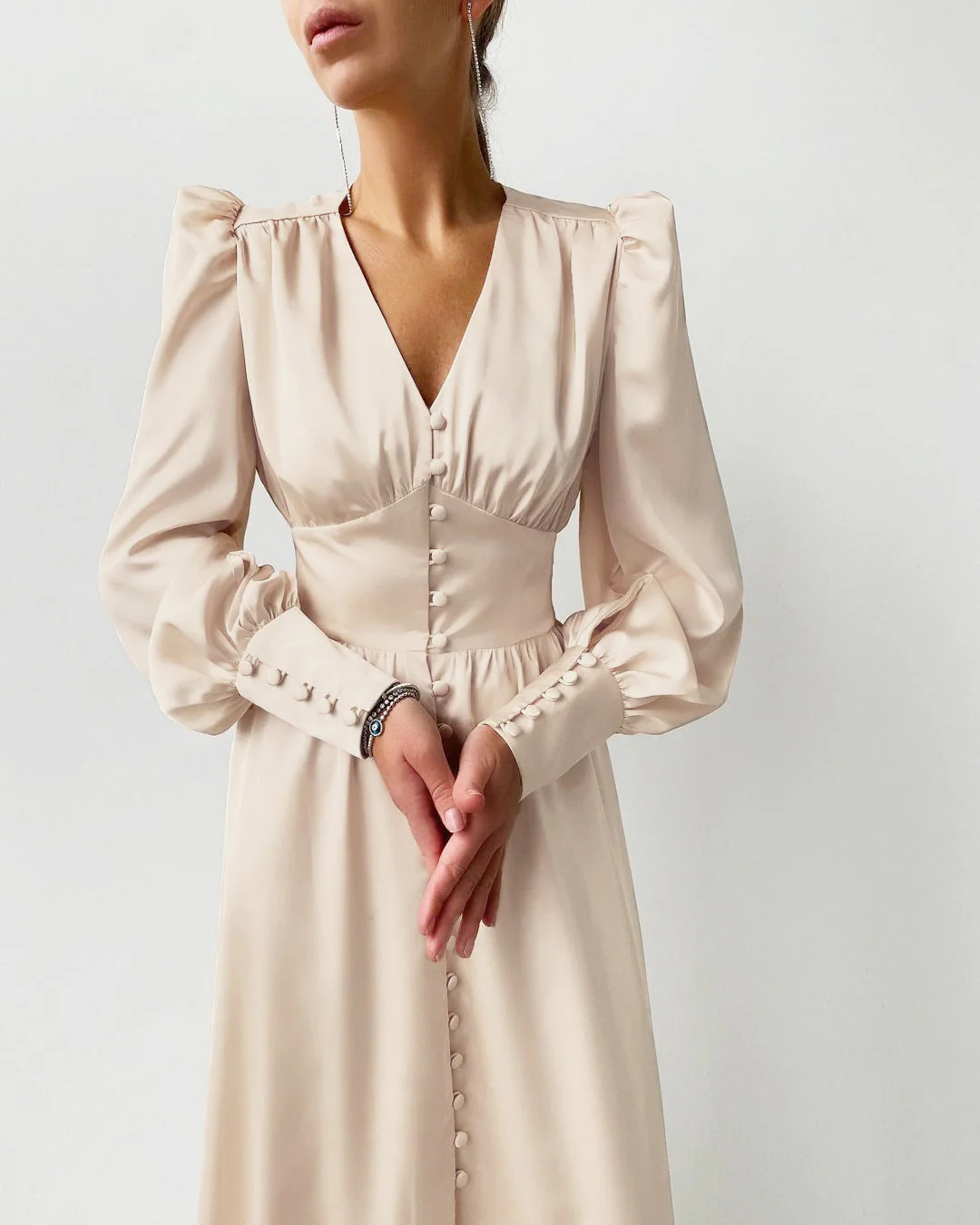 Robe en Satin – Élégance Intemporelle au Charme Luxueux - Image 8