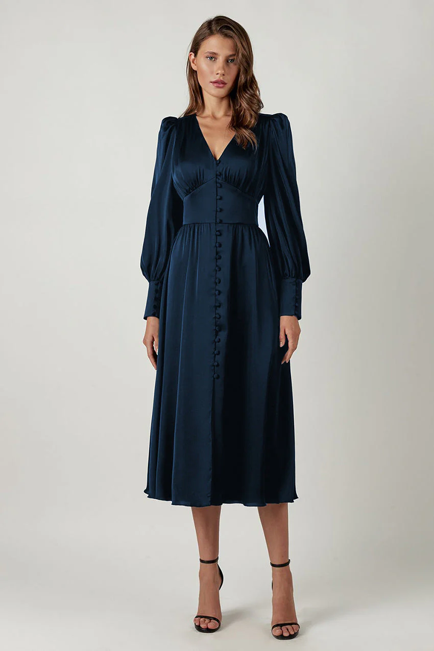 Robe en Satin – Élégance Intemporelle au Charme Luxueux - Image 9