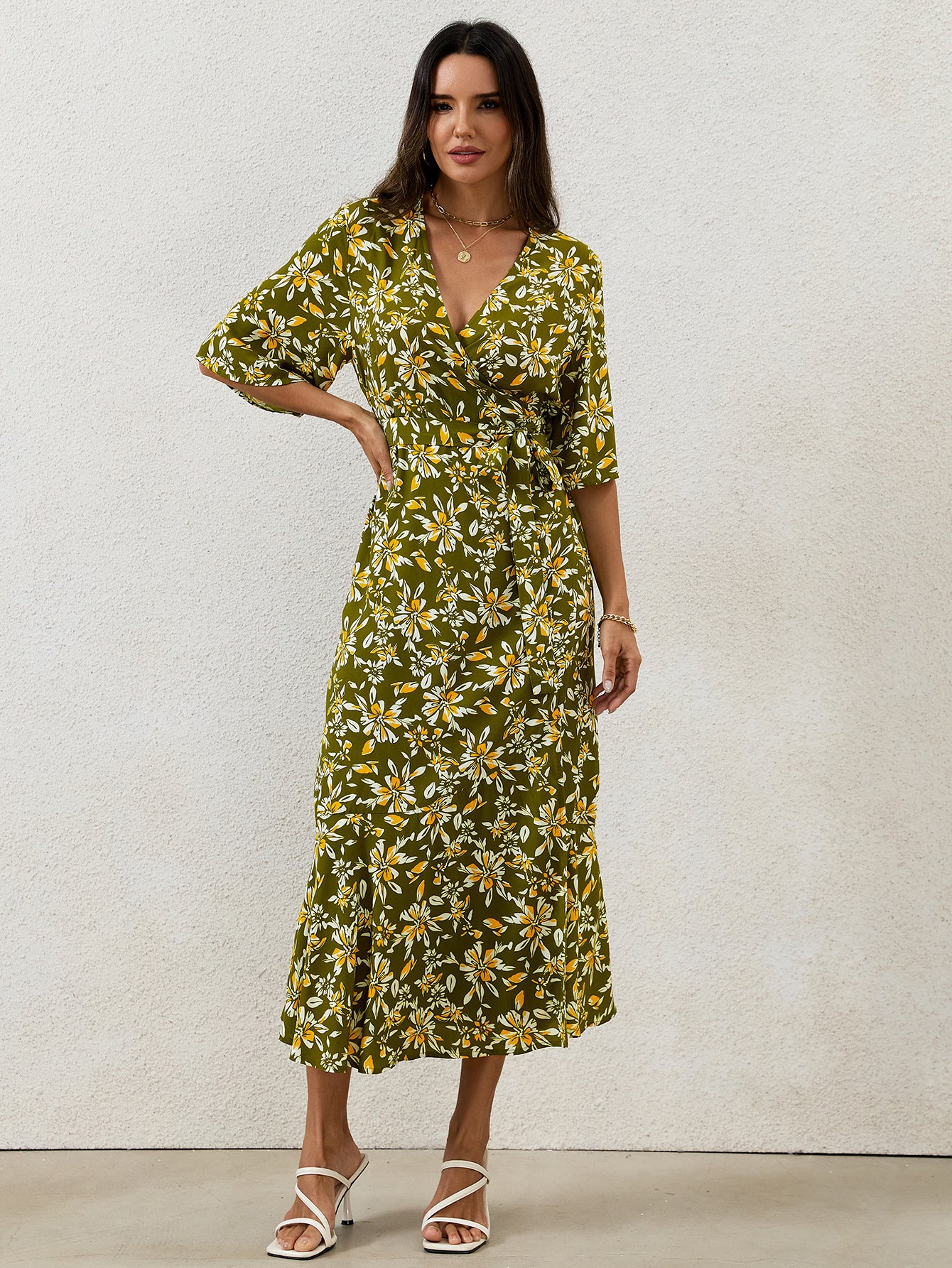 Robe femme ajustee demi manches a bretelles - Elegante et flatteuse - Image 8