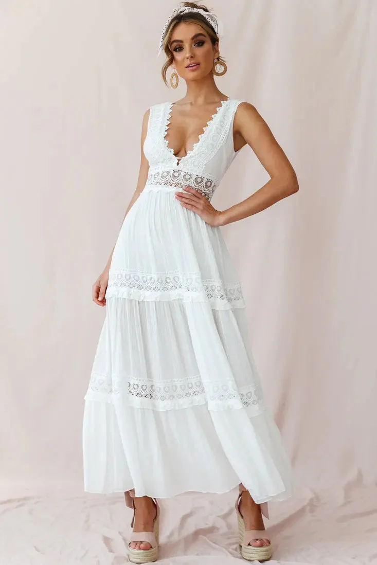 Robe longue blanche bohème pour femme – Empiècements en crochet, décolleté en V profond, coupe fluide, style estival - Image 2