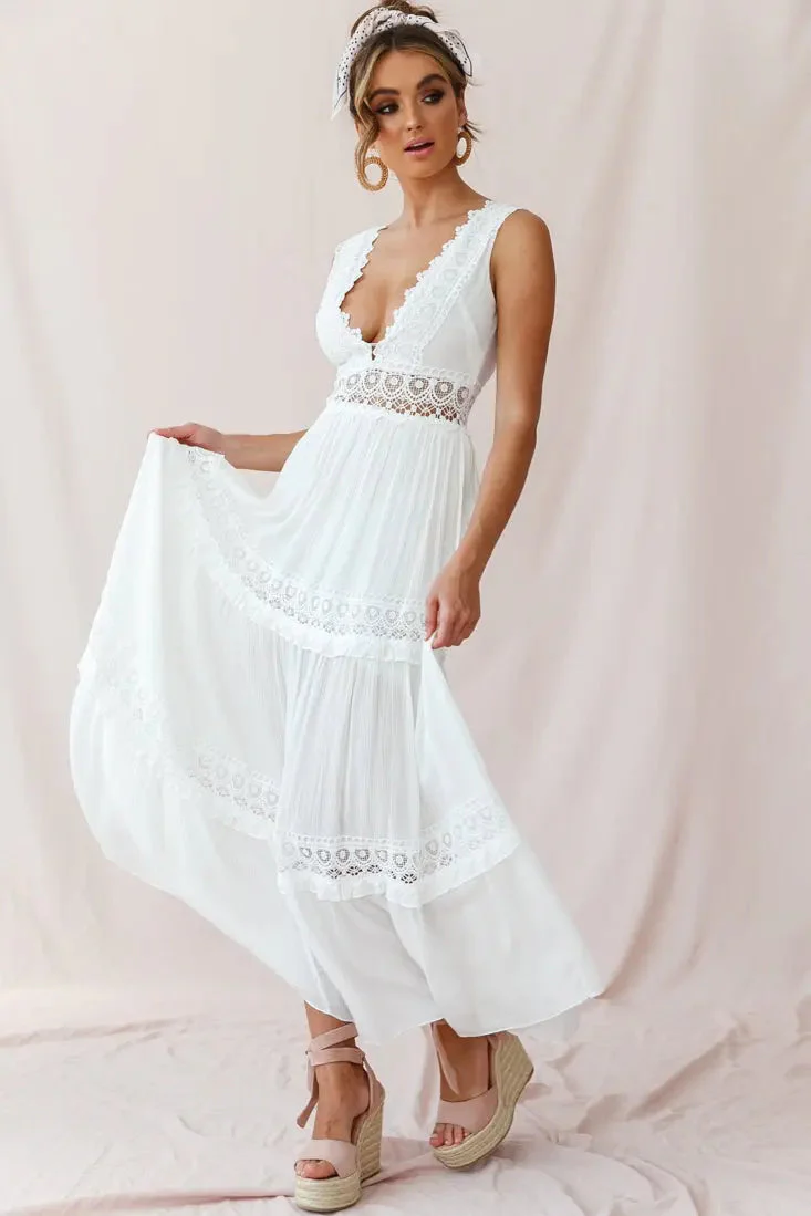 Robe longue blanche bohème pour femme – Empiècements en crochet, décolleté en V profond, coupe fluide, style estival - Image 5