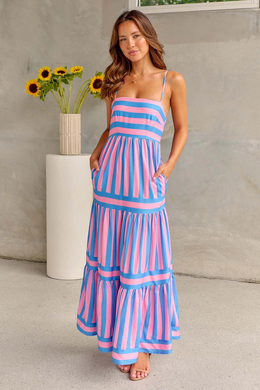 Robe longue d'été à rayures élégantes – Bretelles fines