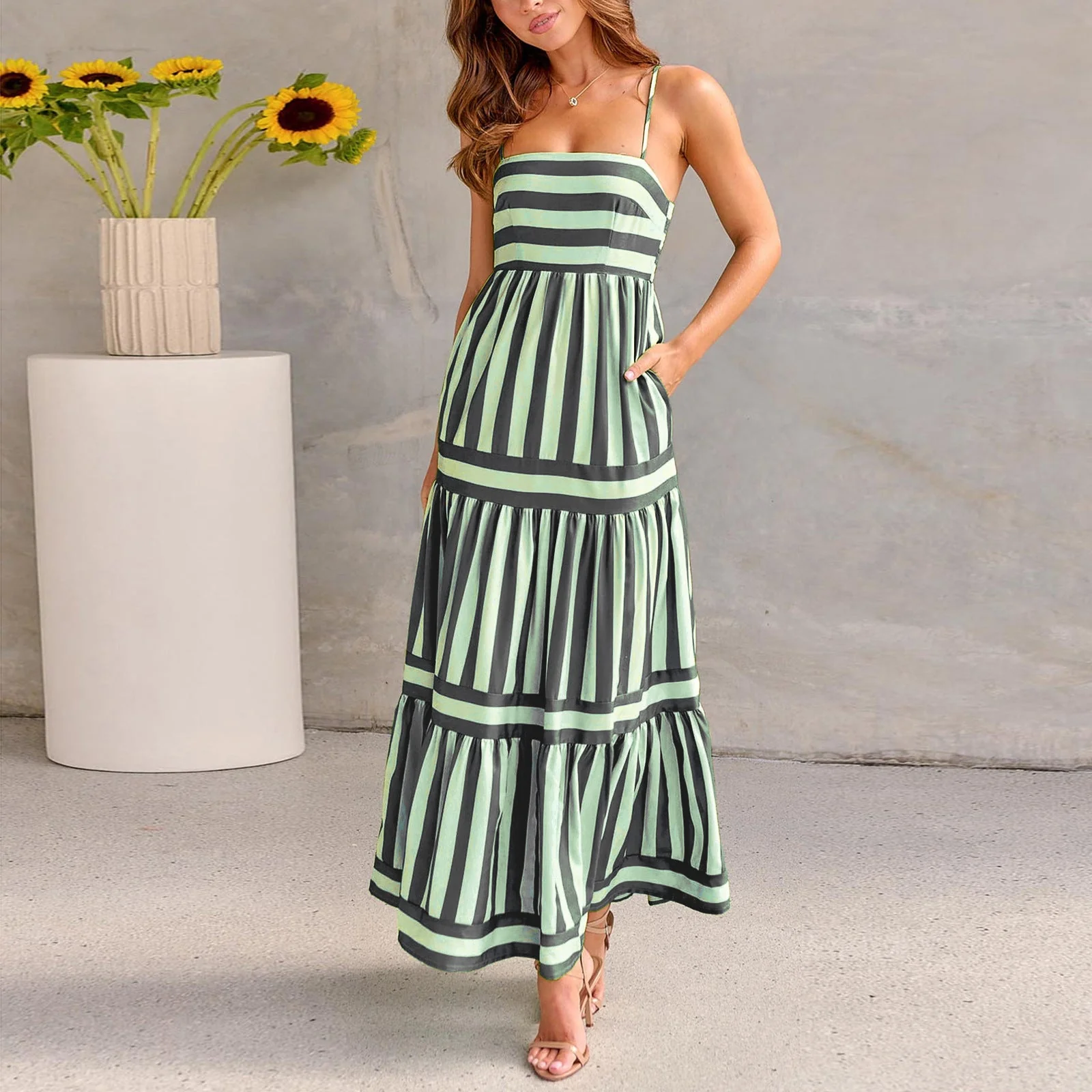Robe longue d'été à rayures élégantes – Bretelles fines - Image 4