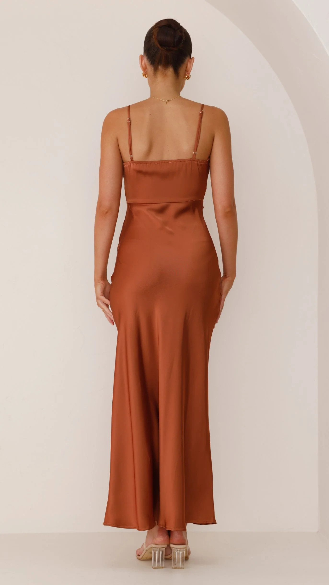 Robe longue en satin pour femme – Bretelles spaghetti, fente haute, style élégant pour les soirées - Image 6