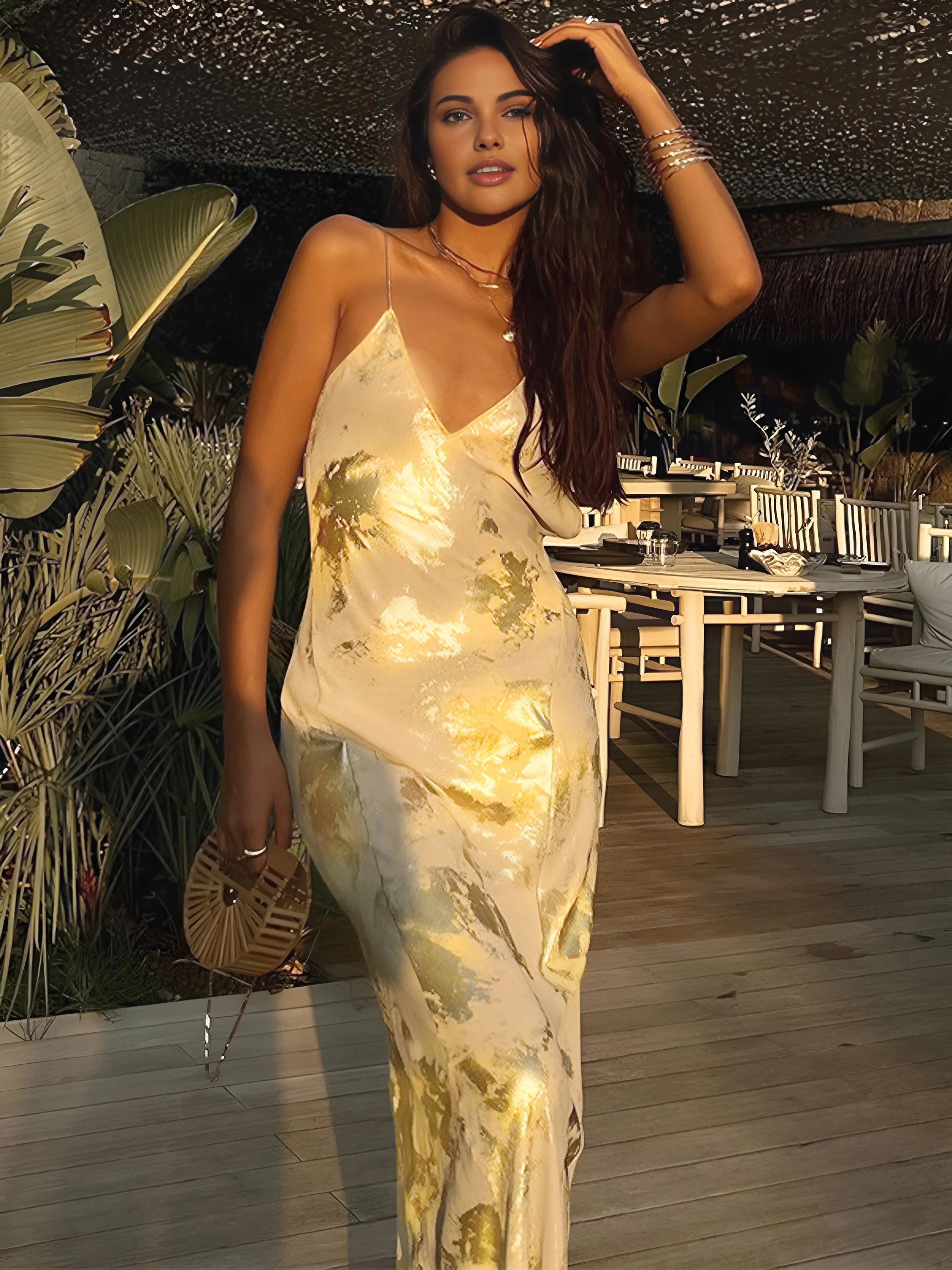 Robe longue fluide femme élégante imprimé métallique or V-col dos nu cocktail invité mariage – Robe de soirée légère et chic - Image 4