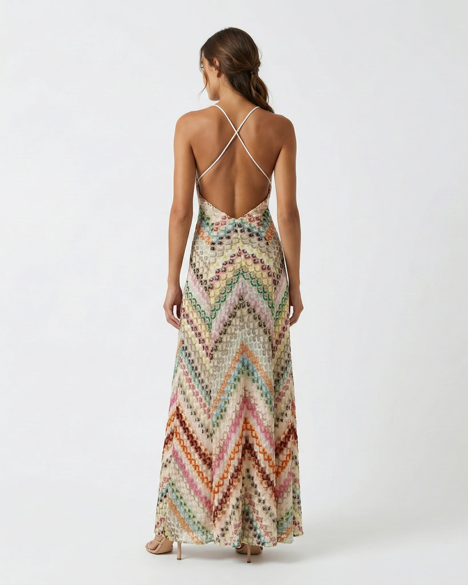 Robe maxi crochet femme a dos nu - Legere et estivale - Image 3