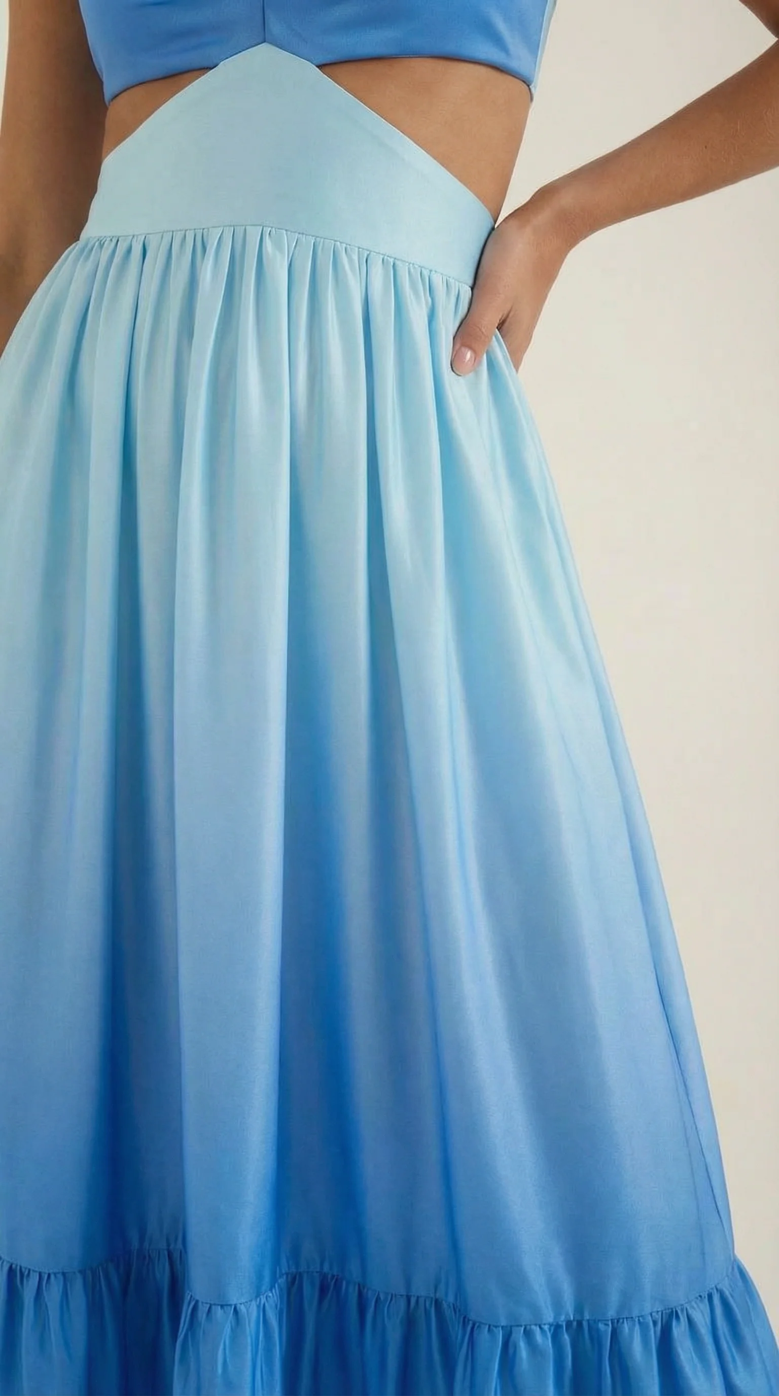 Robe Maxi Élégante Femme – Dos Nu Avec Découpe Col Cami - Image 3