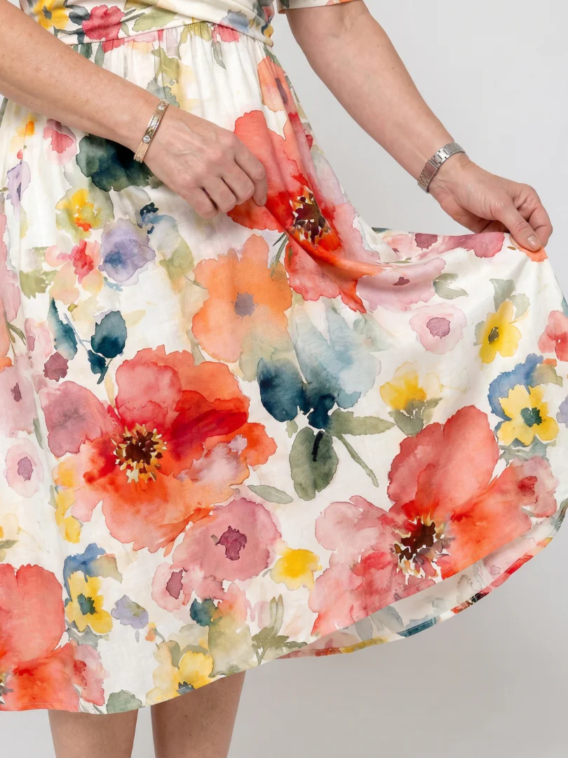 Robe midi fleurie femme col V manches courtes - Legere et flatteuse - Image 4