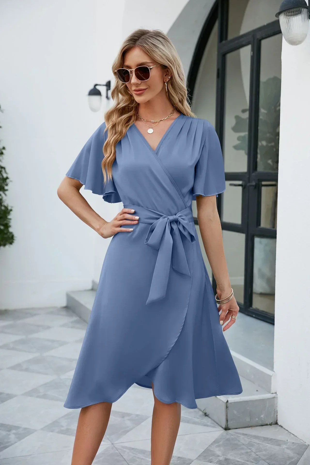 Robe midi fluide à manches courtes et ceinture – Confort et féminité au quotidien - Image 4
