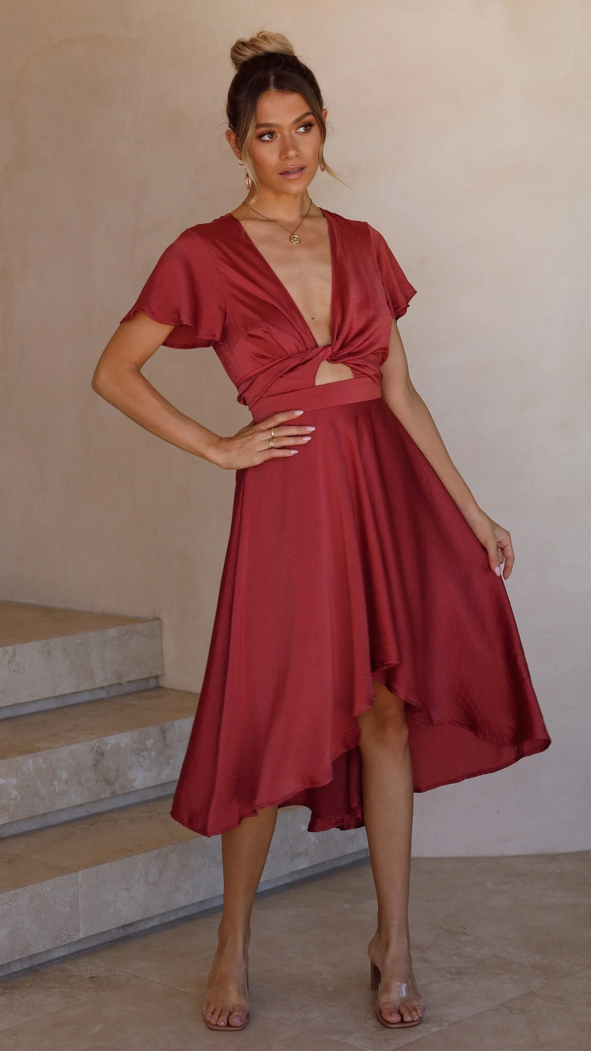Robe midi satinée élégante à col en V profond pour femme – Manches papillon et jupe fluide asymétrique - Image 11