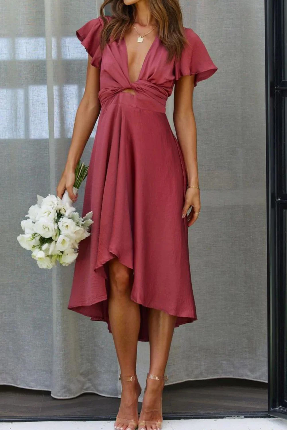 Robe midi satinée élégante à col en V profond pour femme – Manches papillon et jupe fluide asymétrique - Image 14