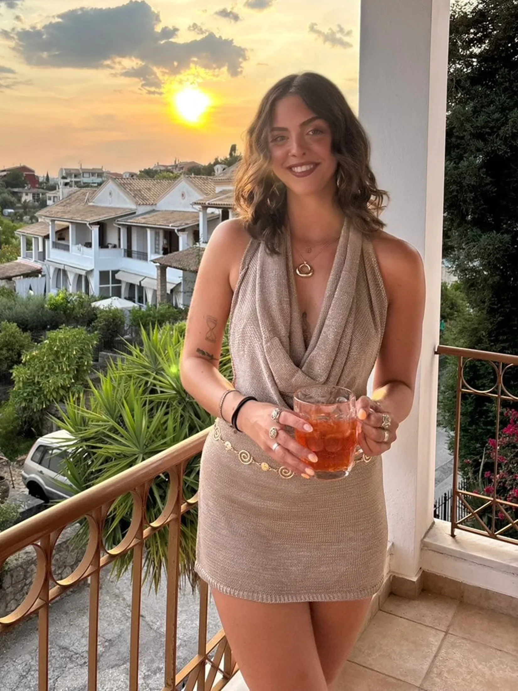 Robe Mini Pailletée Style Drapé à Col en V pour Femme – Dos Nu Look Fête à la Plage - Image 4