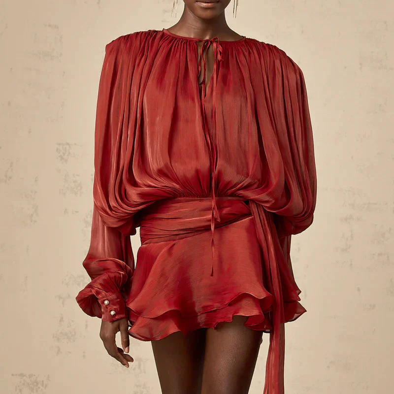 Robe Mini Rouge Élégante à Volants – Plissée avec Manches Fluides - Image 3