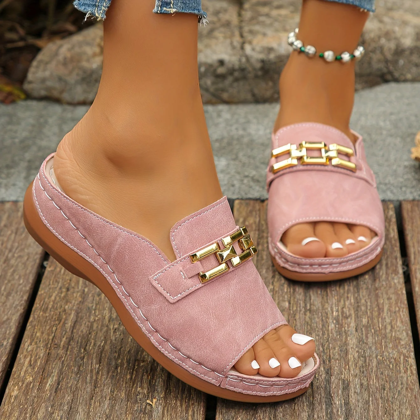 Sandales à lanières dorées pour femmes – Des chaussures élégantes et confortables - Image 2