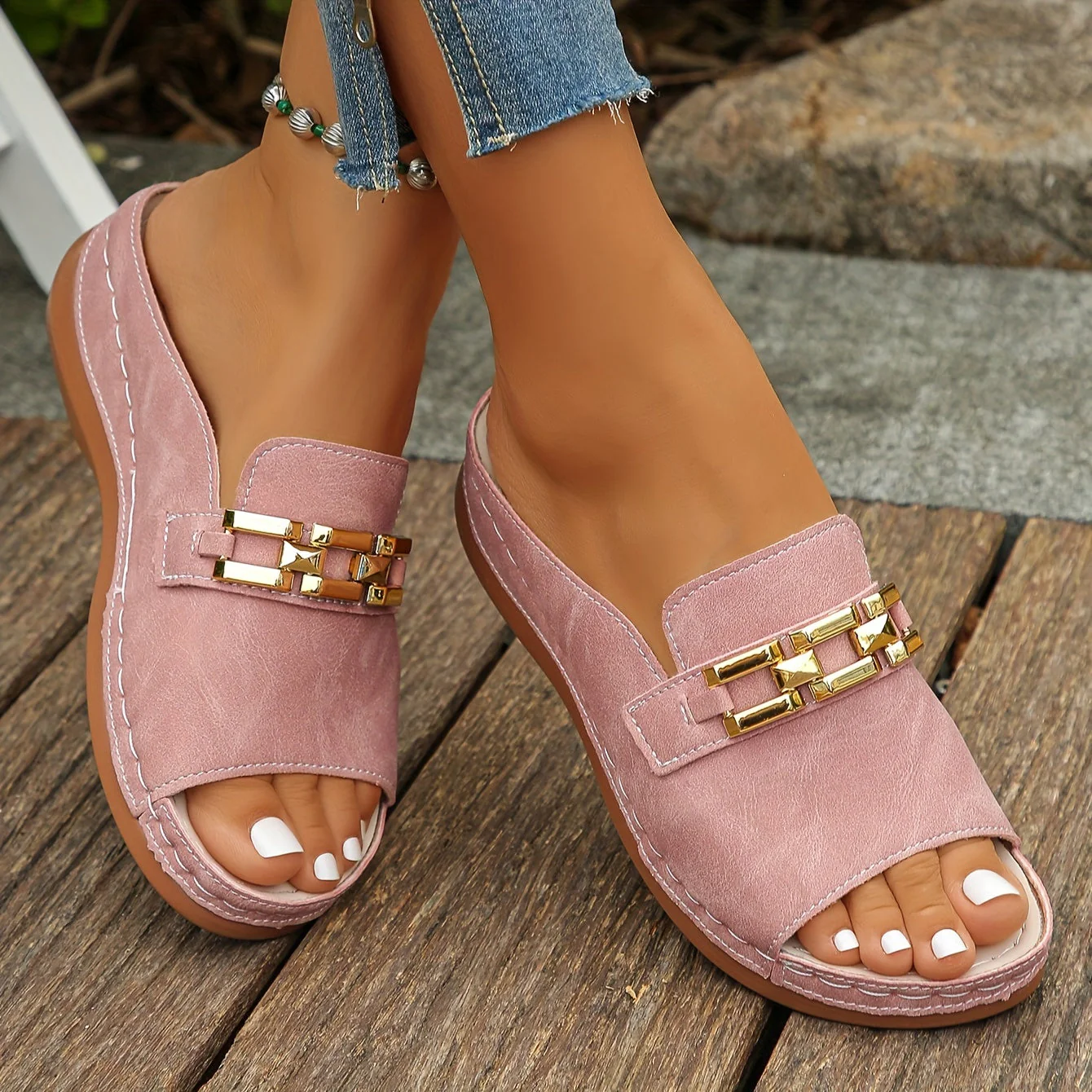 Sandales à lanières dorées pour femmes – Des chaussures élégantes et confortables - Image 4