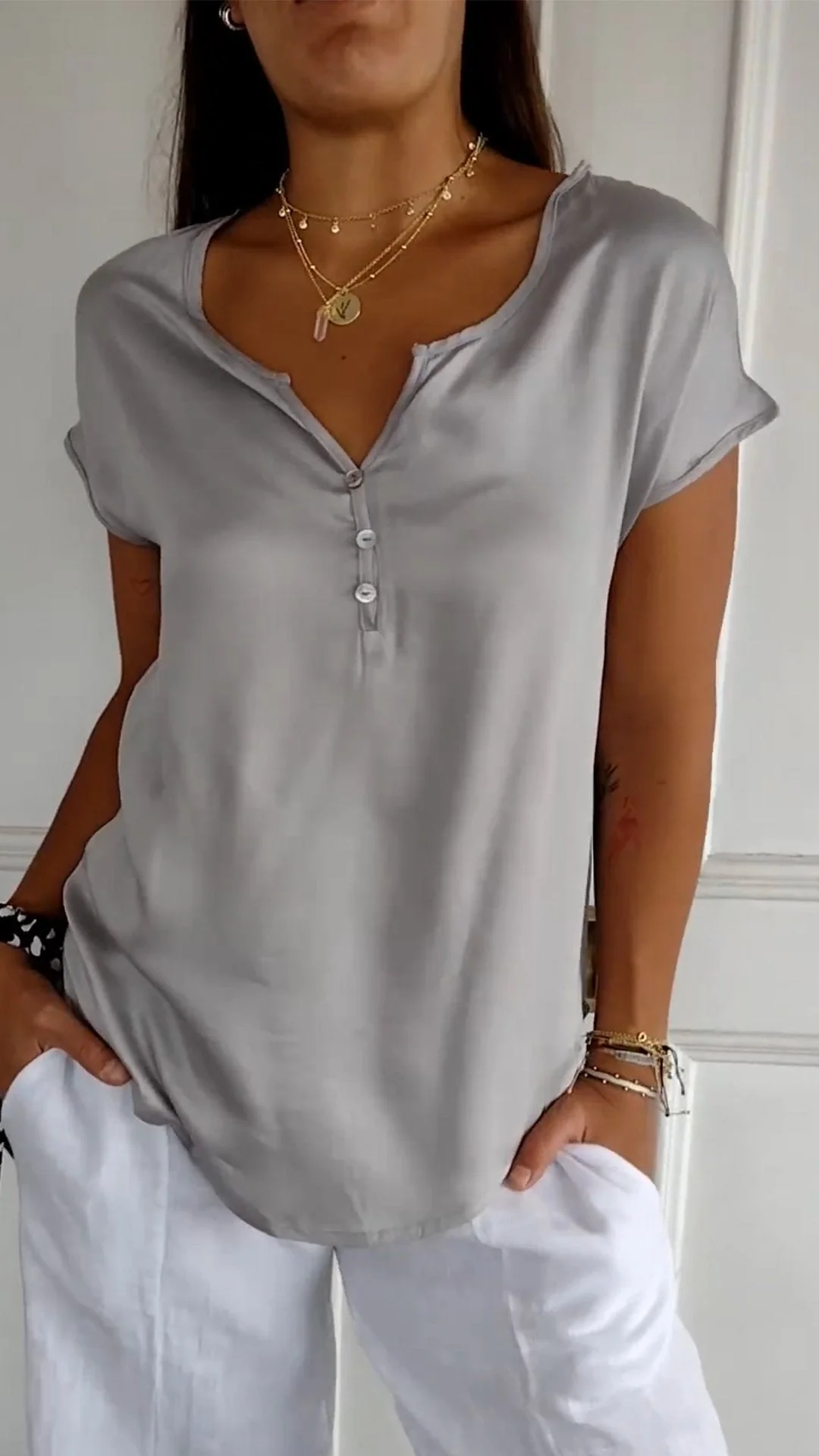 T-shirt confortable à col en V pour femme - Image 5