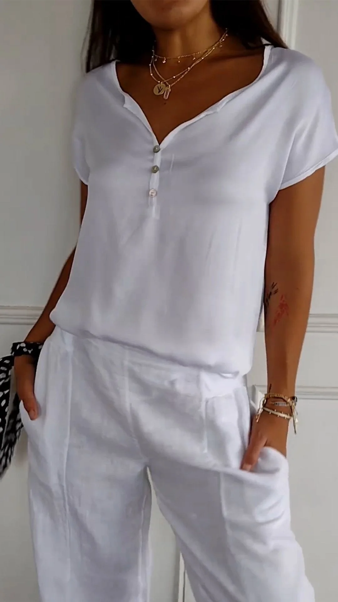 T-shirt confortable à col en V pour femme - Image 8