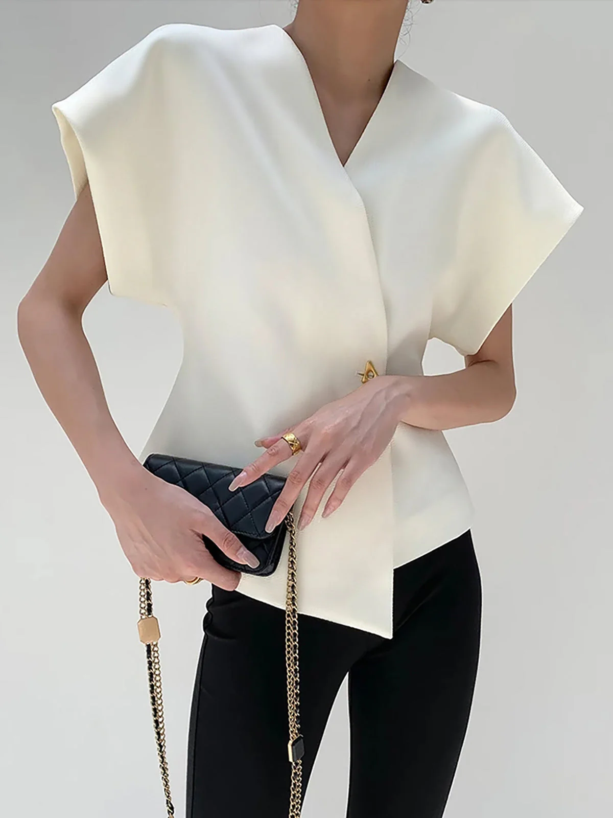 Top femme col V elegant - Fluide et raffine - Image 3
